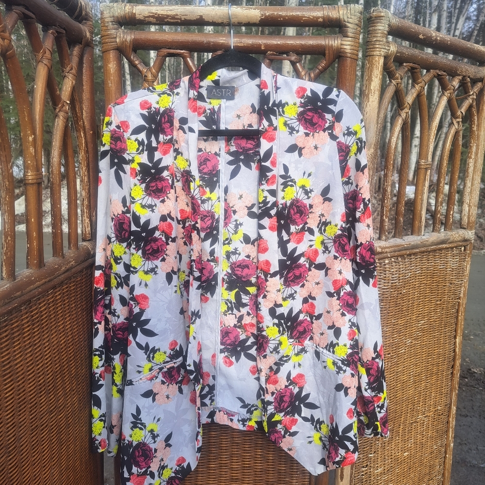 ASTR  blouse 🌺🥀⚘️💐🏵🌼🌹🌻🌸